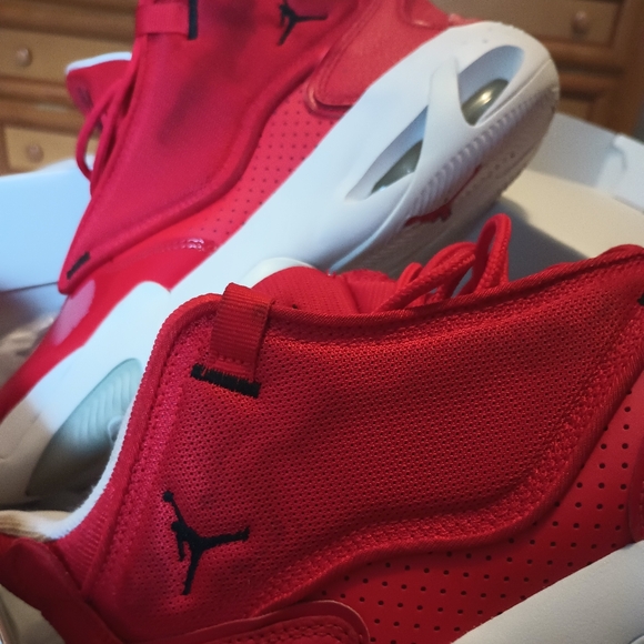 🔥Super Fire Men's Red Hot Jordan Max Aura 4 Classic 9.5 - Picture 8 of 10